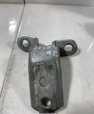 Toyota Avensis T270 Front door upper hinge