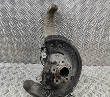 BMW 8 G14 Front wheel hub 2408654 6884382
