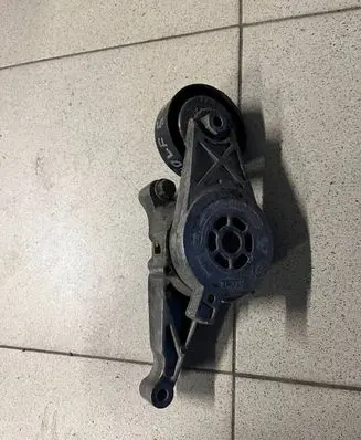 Volkswagen Golf Plus Generator/alternator belt tensioner