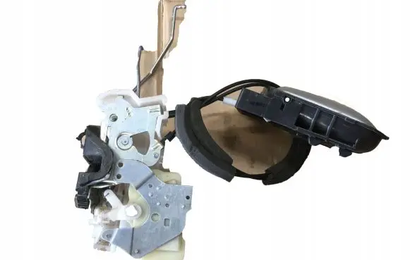 Isuzu D-Max Front door lock