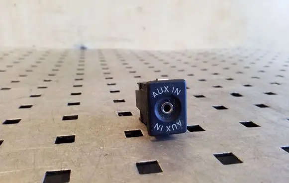 Volkswagen Sharan AUX in-socket connector 5M0035724