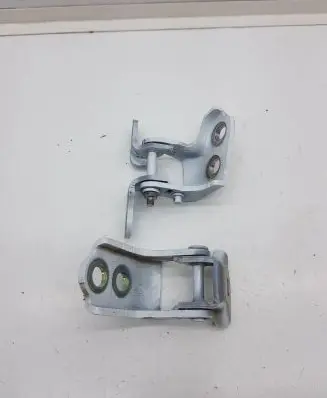 Renault Clio V Rear door lower hinge