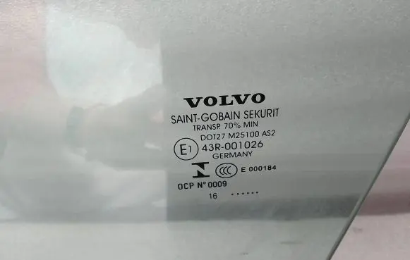 Volvo XC60 Front door window glass four-door