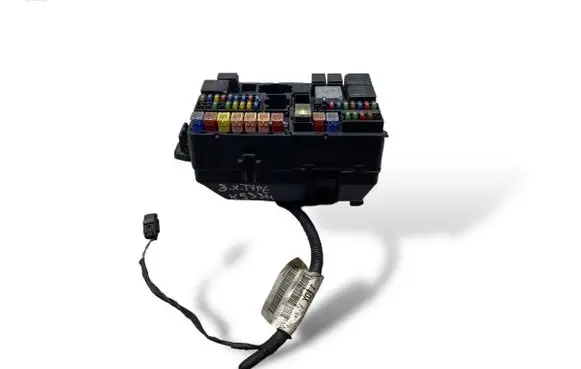 Jaguar X-Type Fuse module OPER9110 290403