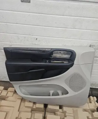 Dodge Grand Caravan Front door card panel trim BPLE02176 1VP99BD1AE 1UP99BD1AE