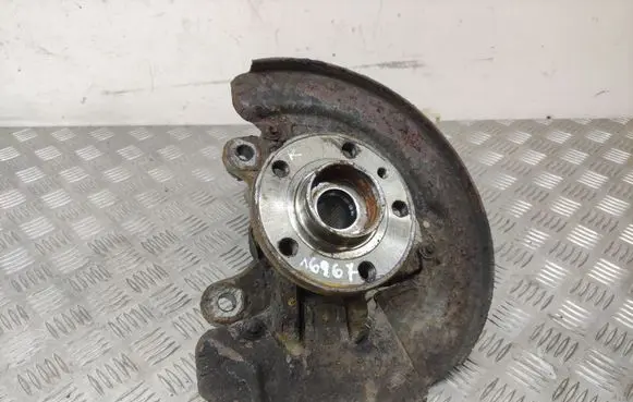 Front wheel hub