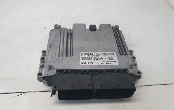 Hyundai i30 Engine control unit/module 0281031578