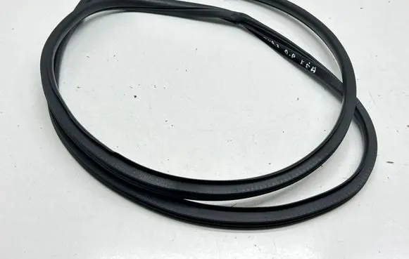 Dodge Durango III Front door rubber seal 