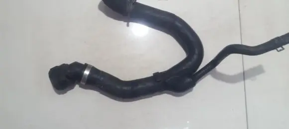 Volkswagen PASSAT B5 Engine coolant pipe/hose 8d0121101t