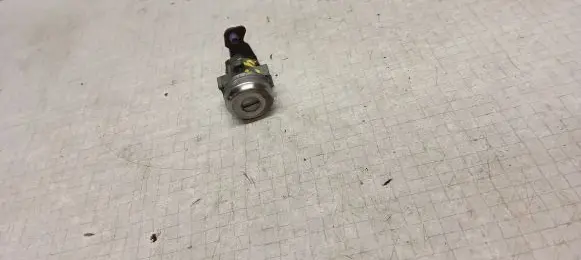 Chrysler Voyager Front door lock (next to the handle) 