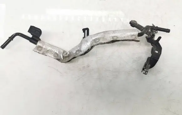 Volkswagen Golf VII Engine coolant pipe/hose 04L121070D V2002213