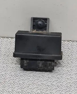 Peugeot 308 Fuel pump relay 240107