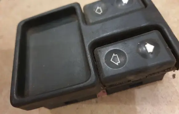 BMW 5 E34 Electric window control switch 1374491