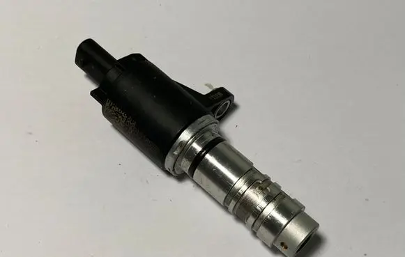 Volkswagen PASSAT B8 Camshaft vanos timing valve 04E906455AC