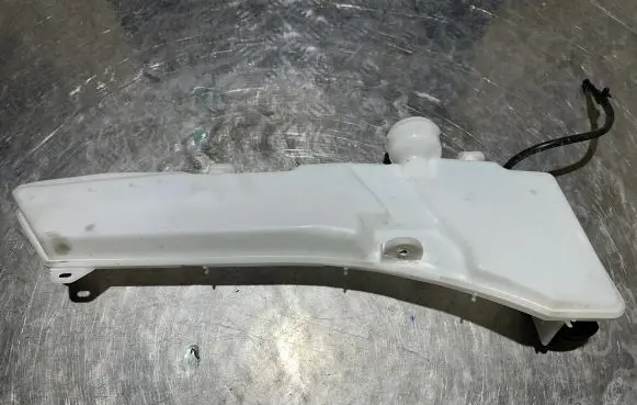 Citroen C4 III e-C4 Windshield washer fluid reservoir/tank 9833870480