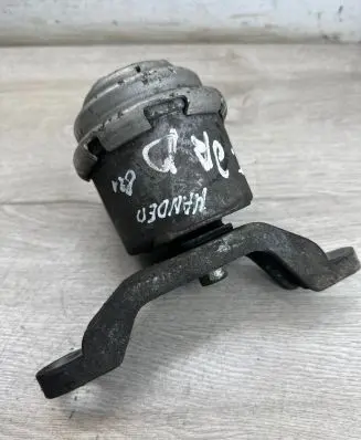 Ford Mondeo MK IV Engine mount bracket