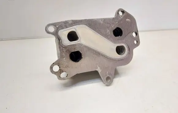 Peugeot 208 Oil filter mounting bracket
