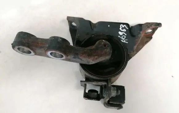 Mazda 323 Engine mount bracket
