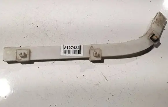 Front bumper mounting bracket