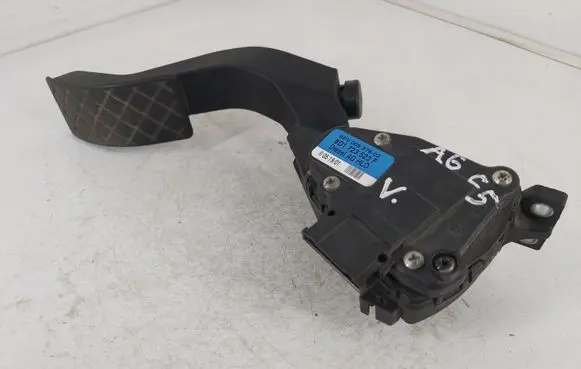 Audi A6 S6 C5 4B Accelerator throttle pedal 8D1723523F