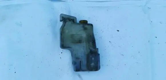 Nissan Sunny Coolant expansion tank/reservoir