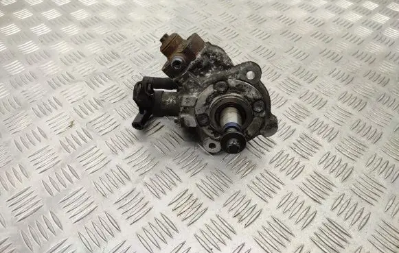 BMW X3 F25 Fuel injection high pressure pump 0445010517 781069604 7810696