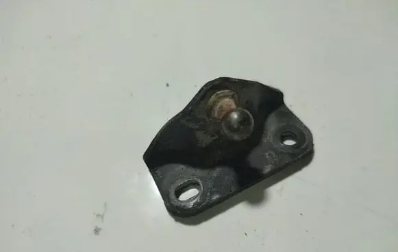 Toyota Yaris Front door lock loop/hook striker 