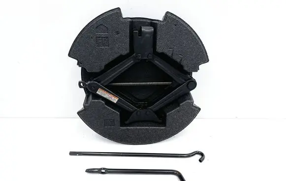 Toyota RAV 4 (XA50) Tool set 647790R060