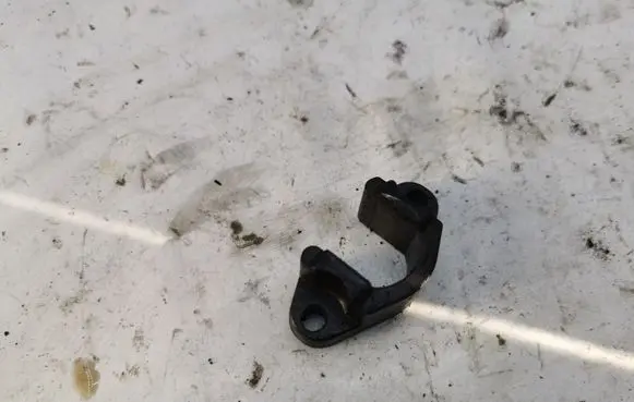 BMW 5 E60 E61 Fuel Injector clamp holder NOCODE