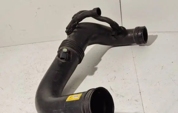 Mercedes-Benz C W204 Air intake hose/pipe A2710901929