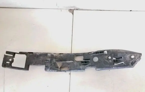 Volkswagen Touareg I Front bumper mounting bracket 7l6807184c