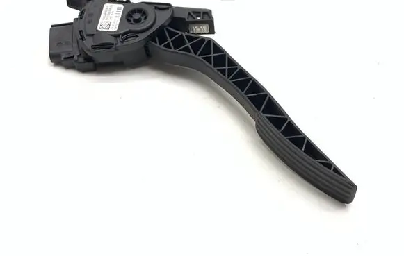 Accelerator throttle pedal
