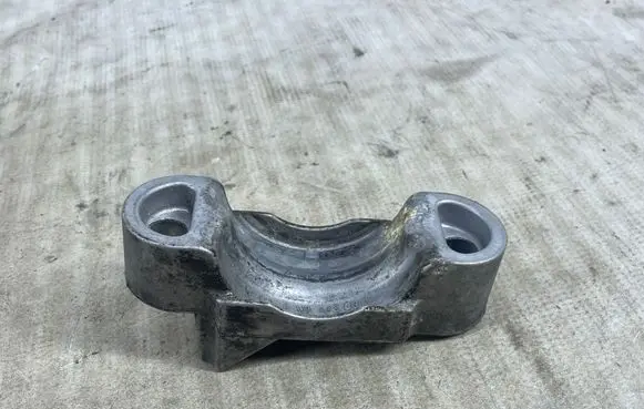 BMW 5 F10 F11 Sway bar bush bracket, front 6777870