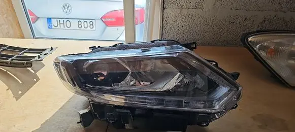 Nissan X-Trail T32 Headlight/headlamp 260104CC5C 260104CC6C