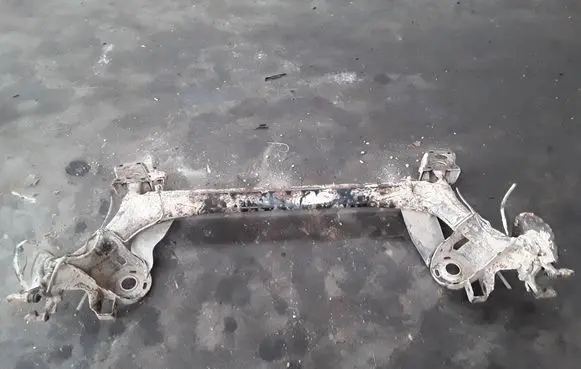 Volkswagen Golf IV Rear axle beam