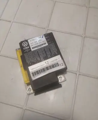 Volkswagen PASSAT B6 Airbag control unit/module 3C0909605J 391130