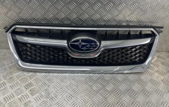 Subaru XV Front bumper upper radiator grill 91122FJ020