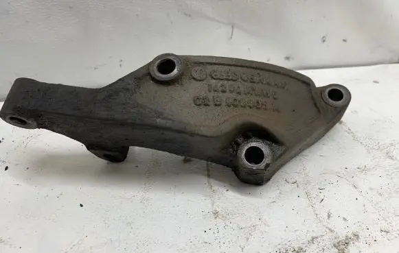 Volkswagen Multivan T4 Engine mounting bracket 02B409905