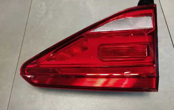 Tailgate rear/tail lights