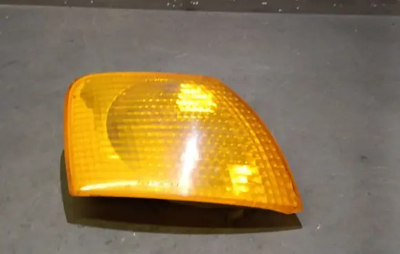 Volkswagen PASSAT B5 Front indicator light 3B0953050