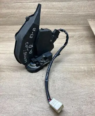 Lexus IS 200-300 Rear door lock RIGHTSIDE