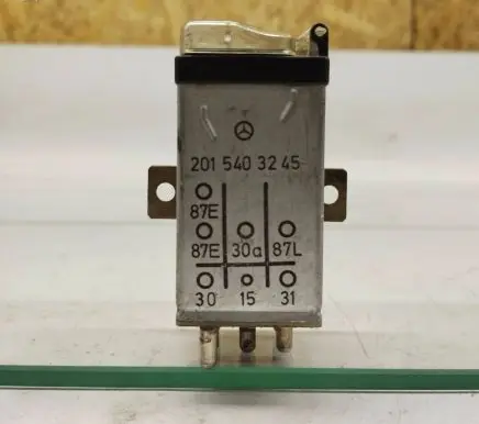 Mercedes-Benz S W126 Other relay 2015403245 A2015403245