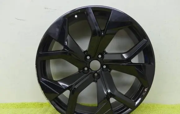 Audi Q8 R23 light alloy rim 4M8601025