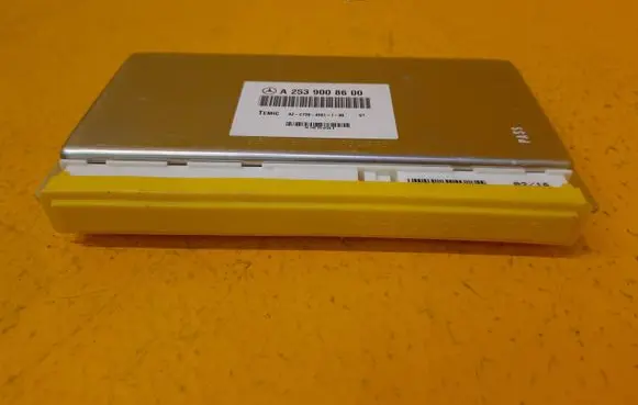 Mercedes-Benz GLC X253 C253 Air suspension control unit module (rear) A2539008600