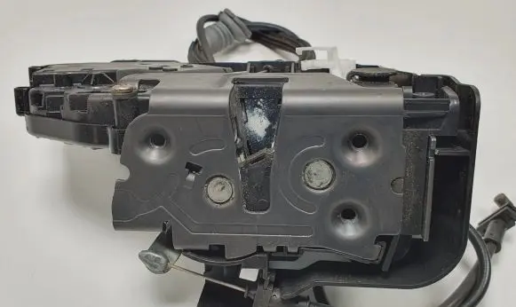 Volvo S40 Front door lock 30699793