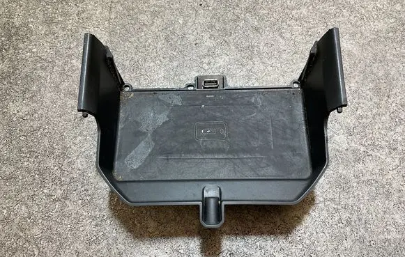 BMW 5 G30 G31 G38 Wireless charging module 83145001 05102018