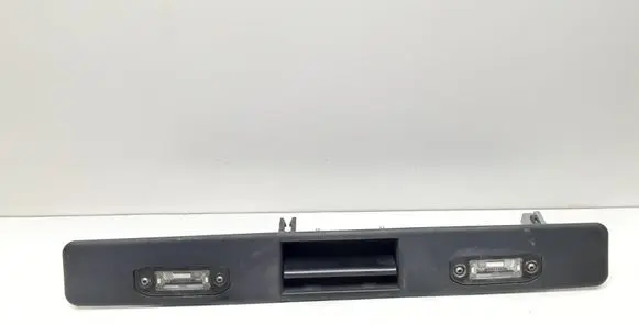 Volvo XC90 Trunk door license plate light bar 30699743 31253018