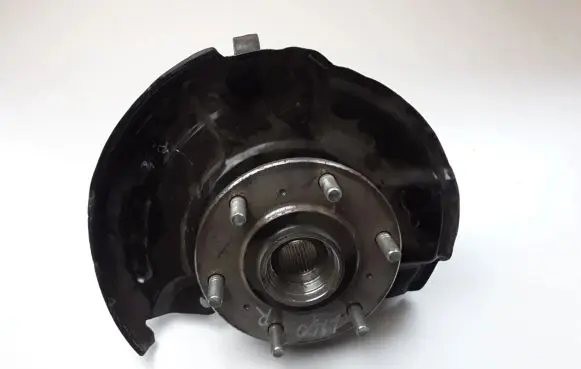 Mitsubishi L200 Front wheel hub MR992378