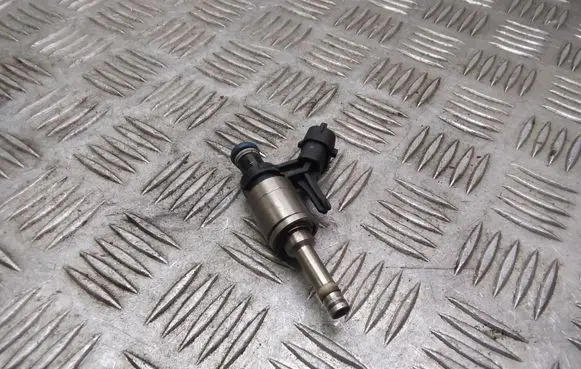 Peugeot 207 Fuel injector V7528351 0261500