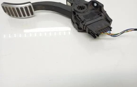 Volvo V70 Accelerator throttle pedal 31329370 C95YE04 6PV01083429